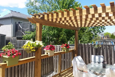 Deck - traditional deck idea in Toronto