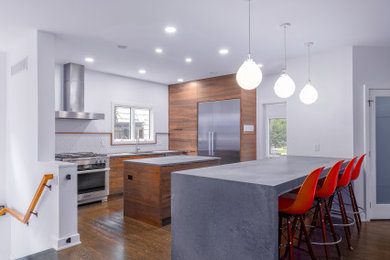 This is an example of a contemporary kitchen in Detroit.