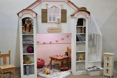 Réalisation d'une chambre d'enfant de 4 à 10 ans craftsman de taille moyenne avec un mur blanc, moquette et un sol beige.