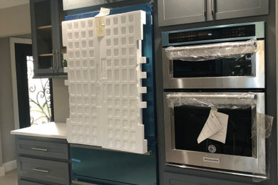 Kitchen - kitchen idea in Houston