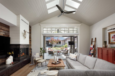 Example of a country living room design in San Francisco