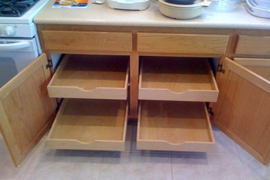 Example of a classic closet design in Los Angeles