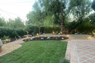 Inspiration for a landscaping in Los Angeles.