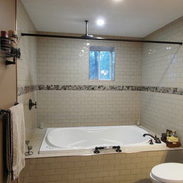 Jamie Crescent - Contemporary - Bathroom