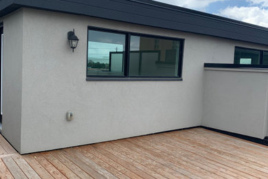 Deck - modern deck idea in Toronto