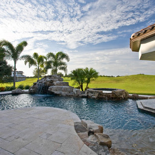 Mediterraner Schwimmteich in individueller Form in Tampa