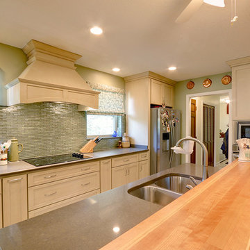 Traditional Kitchen in Pensacola, Florida
