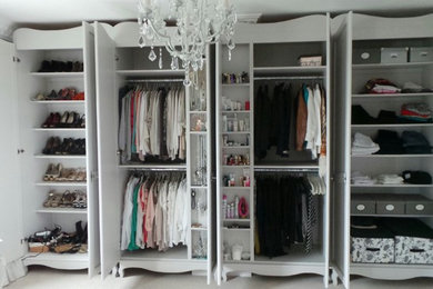 Design ideas for a midcentury wardrobe in Dublin.
