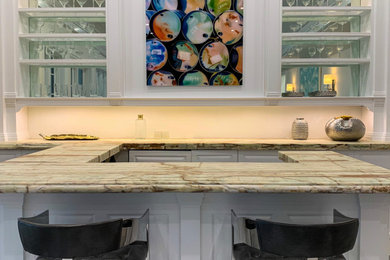 Example of a mid-sized home bar design in Miami