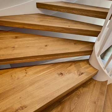 Continuous Stair - Red and White Wormy Oak