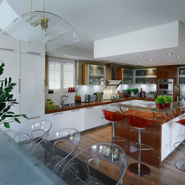 White kitchen with Tineo veneer