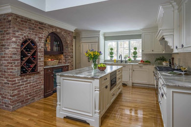 Kitchen - traditional kitchen idea in Boston