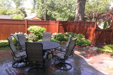 Arts and crafts patio photo in Chicago