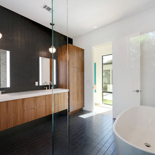 75+ Badezimmer mit Schieferfliesen und Falttür-Duschabtrennung Ideen