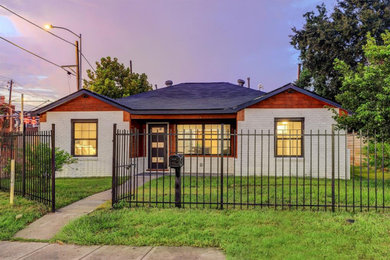 Mid-sized modern white one-story wood house exterior idea in Houston with a hip roof and a shingle roof