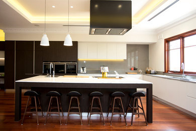 Design ideas for a modern kitchen in Perth with with island.