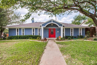 Elegant exterior home photo in Dallas