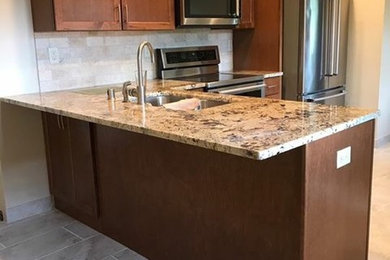 Elegant kitchen photo in Milwaukee