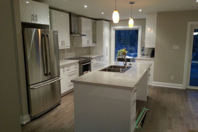 Example of a trendy kitchen design in Toronto