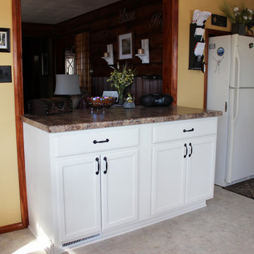 Kitchen Design: Mid Continent Cabinetry, Formica Butterum Granite-look Counter