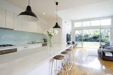 Kitchen - modern kitchen idea in Vancouver