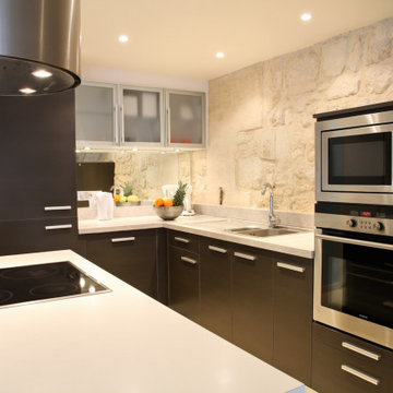 Effortlessly chic - a Parisian apartment kitchen