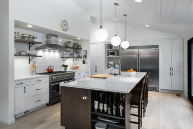 Kitchen - mid-century modern kitchen idea in Seattle