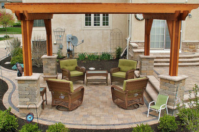 Inspiration for a mid-sized backyard concrete paver patio remodel in Columbus