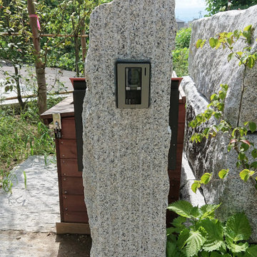 石の家（雑草の庭）インターフォン