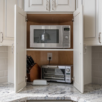 A Kitchen for Family and Entertaining