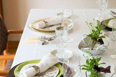 Dining room - dining room idea in Tokyo