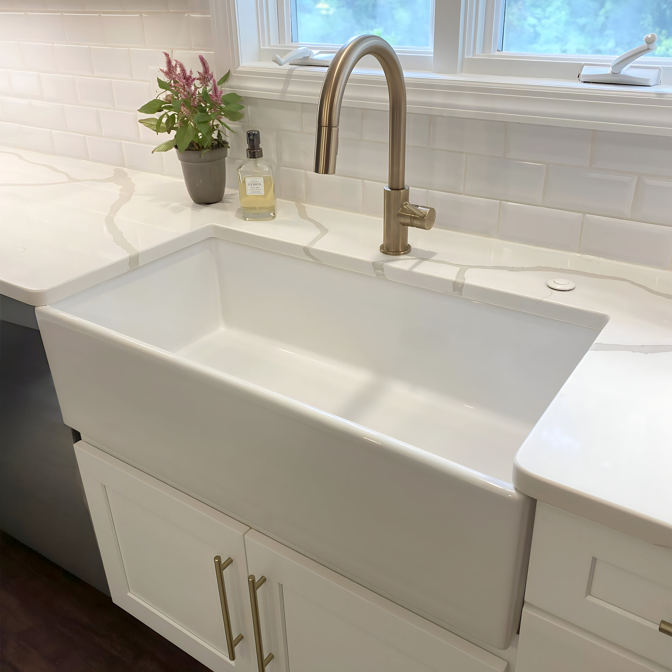 Austen Crisp White Fireclay 36" Single Bowl Farmhouse Undermount Kitchen Sink