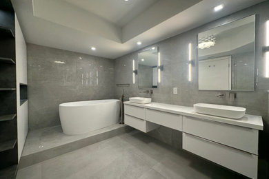 Bathroom - contemporary bathroom idea in Miami