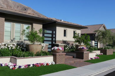 Photo of a traditional landscaping in Las Vegas.