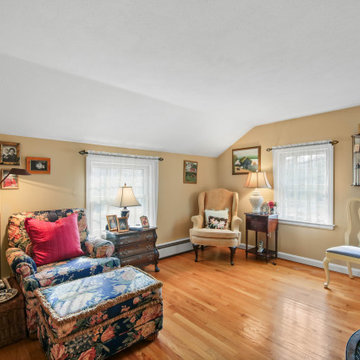 251 Buttonball Ln, Glastonbury, CT 06033