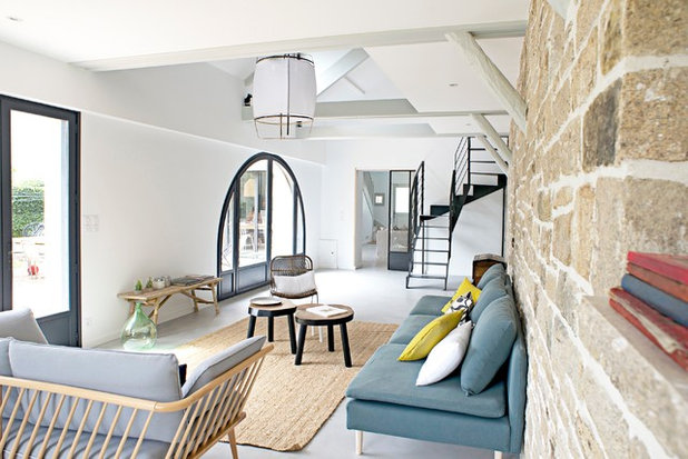 Contemporary Living Room by Into interior design