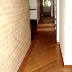 Apto Mac&iacute;as - Hardwood Flooring