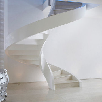Escalier à vrille en béton laqué blanc