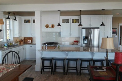 Elegant kitchen photo in Grand Rapids