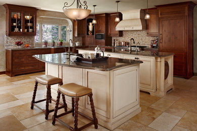 Kitchen - traditional kitchen idea in Detroit