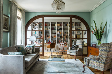 This is an example of a traditional living room in Moscow with a library and brown floor.