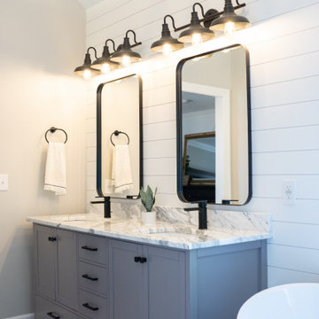 Modern Farmhouse Bathroom