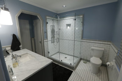 Example of a minimalist bathroom design in Other