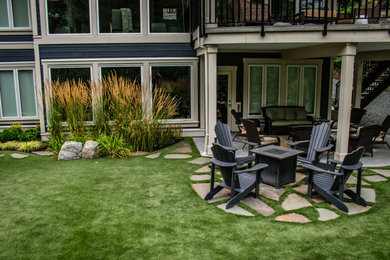 Design ideas for a mid-sized contemporary backyard stone landscaping in Vancouver.