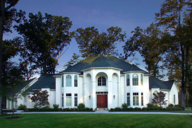 Example of an exterior home design in Milwaukee