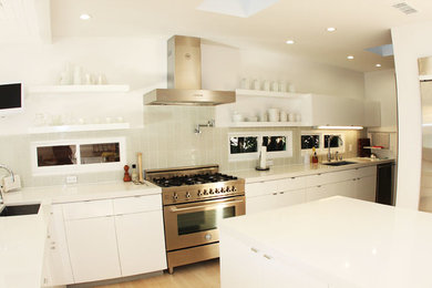Kitchen photo in Los Angeles