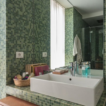 Il verde e la luce in un bagno rilassante