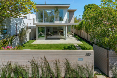 Inspiration for a contemporary exterior home remodel in Los Angeles