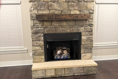 Farmhouse living room photo in Nashville