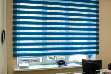 Рулонные шторы ЗЕБРА в офисе страховой компании